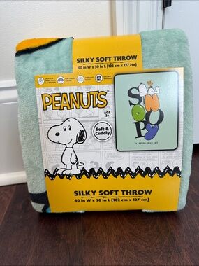 NEW Peanuts Silky Soft Throw Snoopy Blanket 40x50” Mint Green